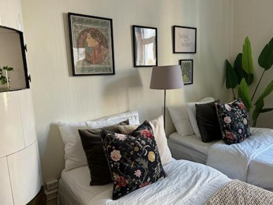 Stockholm Loft Haven 3 Beds In A 1- Bedroom Gem - 917 Екстериор снимка